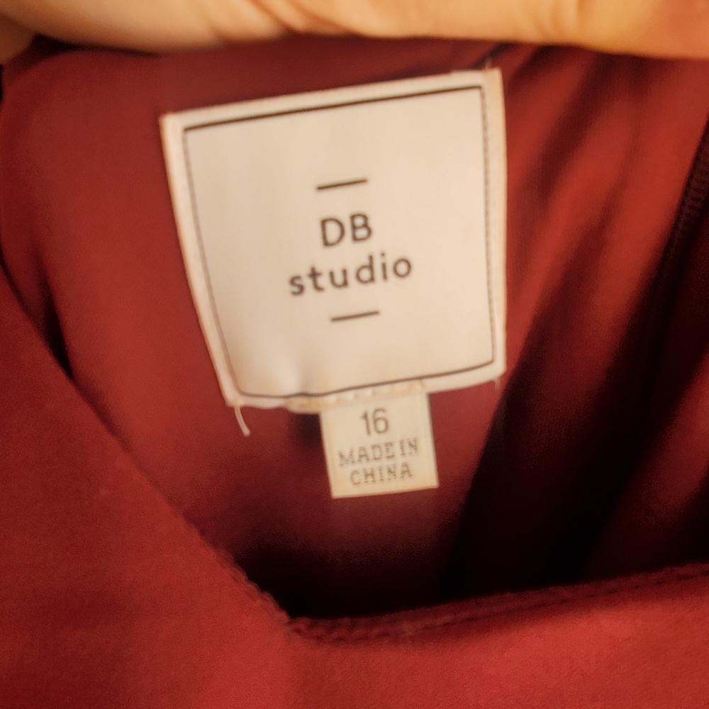 DB Studio Formal - Picture 3 of 6